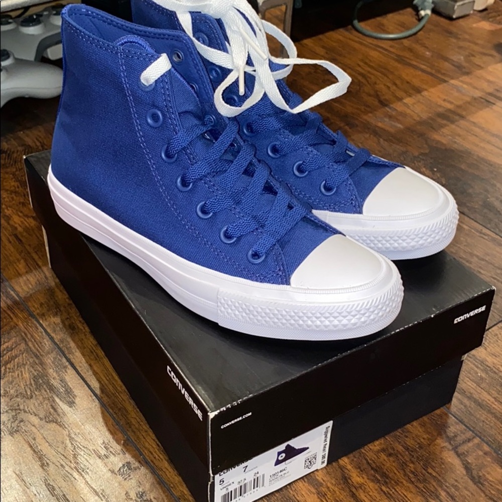 New converse sneakers